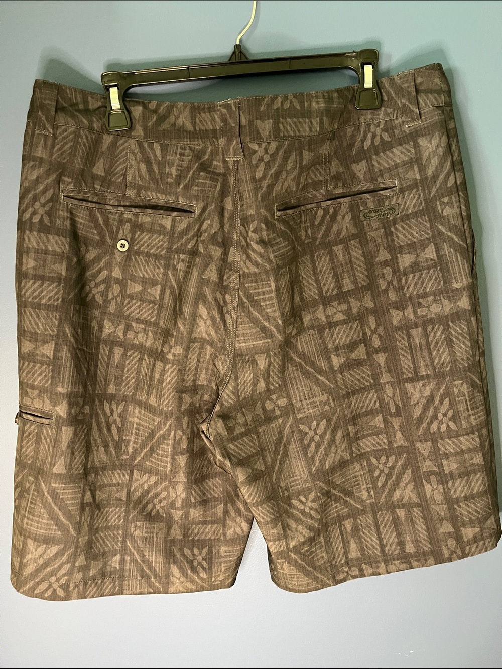 Crazy shirts brand, coconut poly/spandex gray/black patterned men shorts, golf - Picture 7 of 13